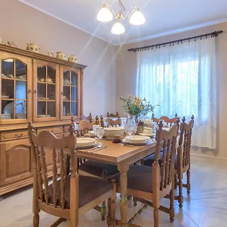 Istra Nikolic 8 *