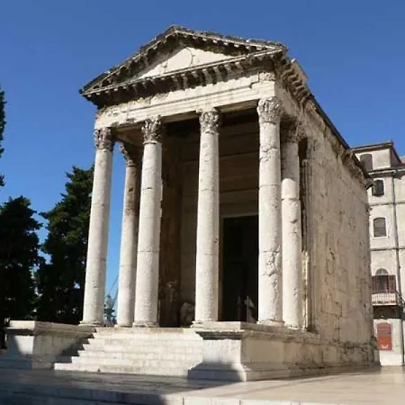 Istra Nikolic 8